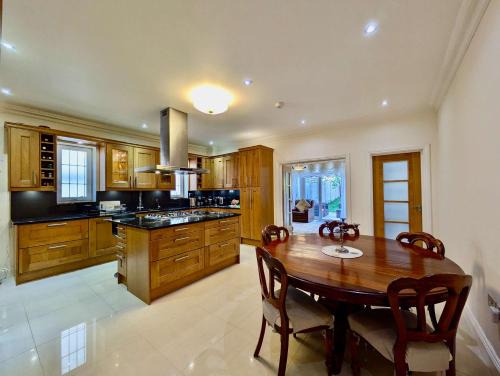 Golders Green Casa | Charming Family Home with Private Garden
