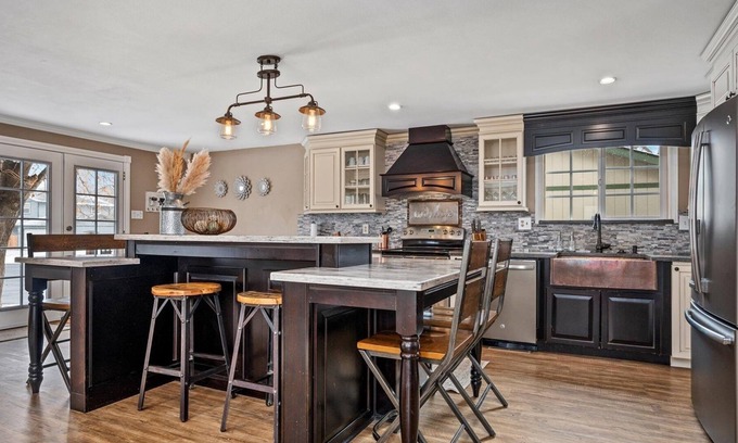 Trendwood and Frankline Square Casa | Charming Family Retreat Redesigned Large Yard