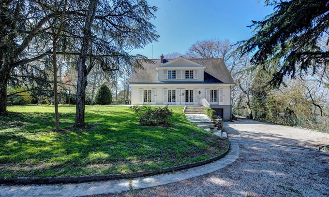 Saint-Avertin Casa | Charming family villa, 6 bedrooms, wooded grounds, ideally located!