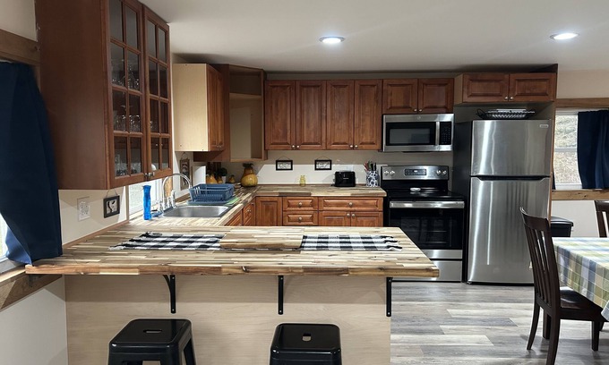 Richfield Springs Otro | Charming Farmhouse Retreat minutes from Cooperstown! Scenic Views & Styish Decor