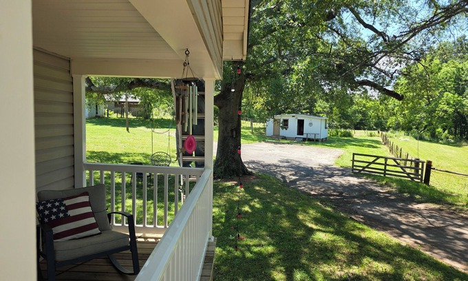 Valley Falls Otro | Charming farmhouse with AC in Boiling Springs