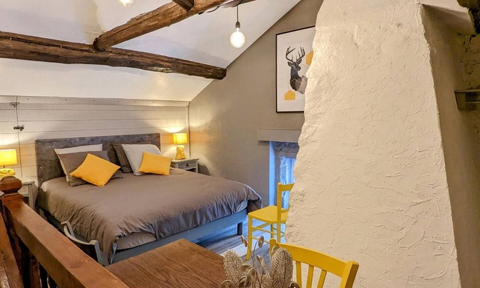 Saint-Bresson Cabaña | Acogedor alojamiento en granja antigua con WIFI y parking en Saint-Bresson