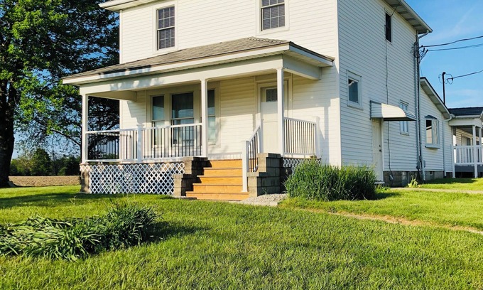 Galion Otro | Charming Farmhouse on 10 acres near Mid Ohio Racing & Clearfork State Park