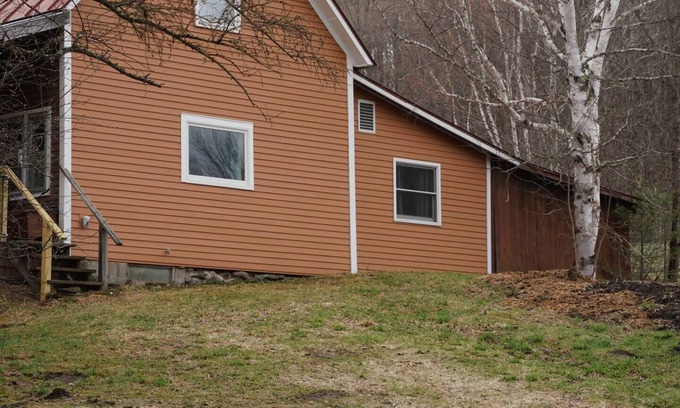 Roxbury Otro | Charming farmhouse on 200+ acre horse farm and wildlife rehabilitation facility