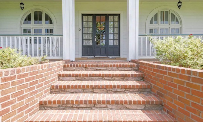 Crockett Casa | Charming Farmhouse on 11 acres