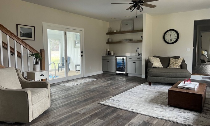 Kendall Otro | Charming farmhouse with 4 bedrooms, indoor pool, WiFi and AC in soothing Otsego