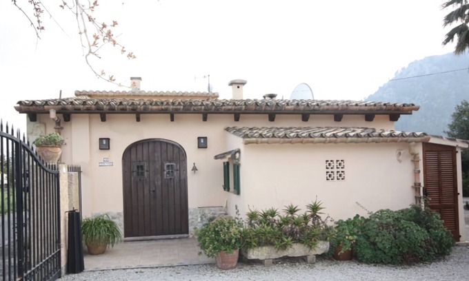 Pollensa Cabaña | Charming finca with amazing mountain views, gardens and pool
