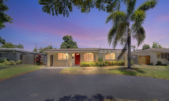 North Andrews Gardens Casa | Charming Florida Home Few Minutes to the Beach by Redawning