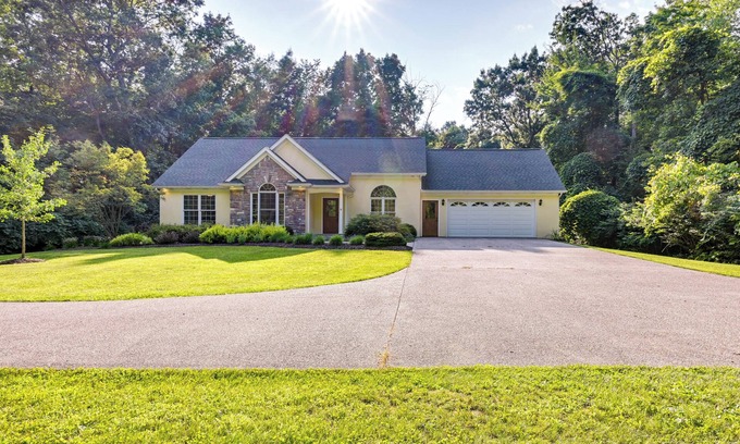 Flushing Township Cabaña | Charming Flushing Cottage w/ Deck + Spacious Yard!