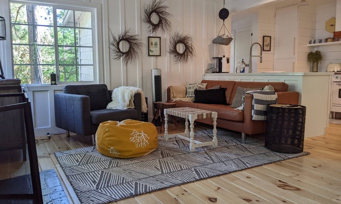 Fern Valley Cabaña | Charming Fox Cottage w/ Wood Burning Fireplace