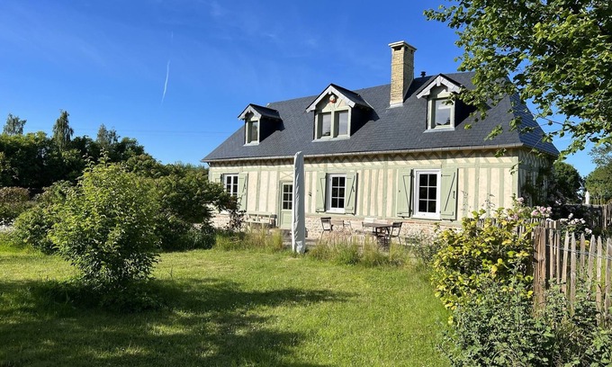 Manneville-la-Raoult Casa | Charming restored Normandy farmhouse in a quiet location with swimming pool