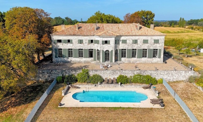 Saint-Colomb-de-Lauzun Casa | Chartreuse 17, encanto, gran piscina y billar cerca de las Bastidas