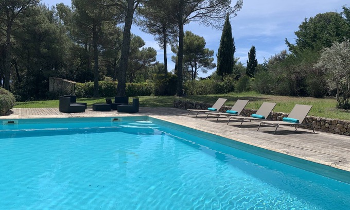 Saint-Marc-Jaumegarde Casa | Charming property with tennis court and swimming pool in Provence