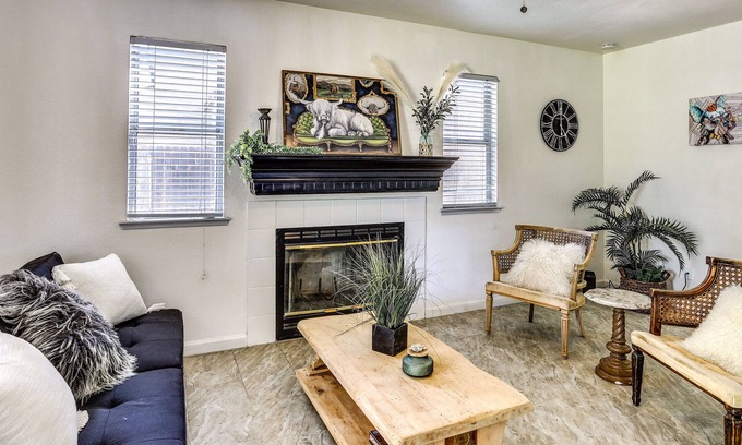 Fresno Casa | Charming Fresno Vacation Rental w/ Private Yard