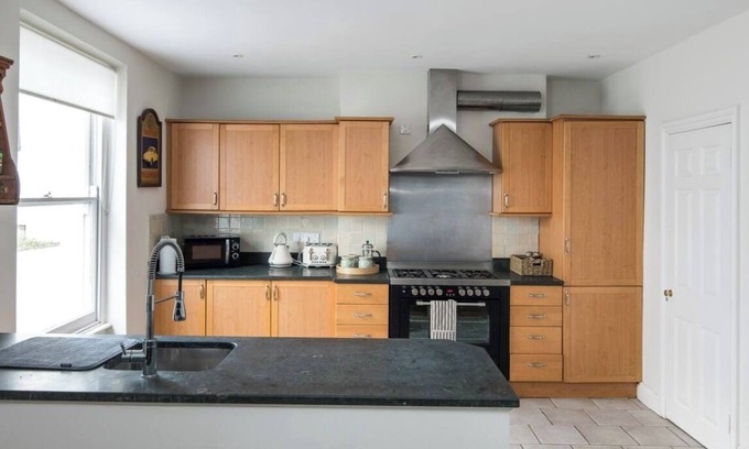 Munster Casa | Charming Fulham Home - Spacious with Modern Touches!