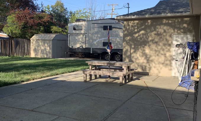 Stockton Casa | Charming full furnished RV, Close to Country clubs and Universities