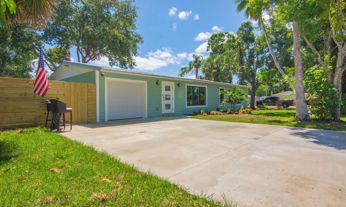 Vero Beach Casa | Charming, Fully Renovated 3bd/2bth house in awesome Vero Beach. Dogs welcome!