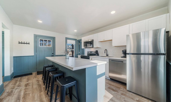 Appleton Apartamento | Charming, Furnished Retreat with a Yard—Just Minutes from Downtown Appleton