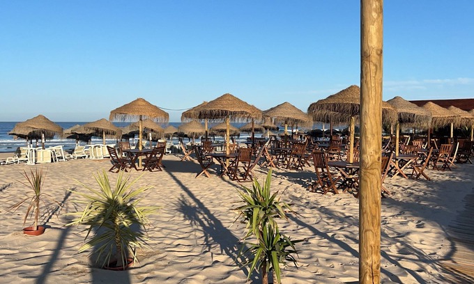 Castelo Apartamento | *Charming Gallery Apartment with Golf Course & Beach Views*