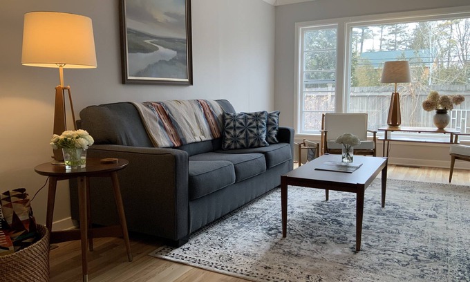 Ellison Bay Cabaña | Charming garden cottage downtown Ellison Bay walking distance to lake and shops