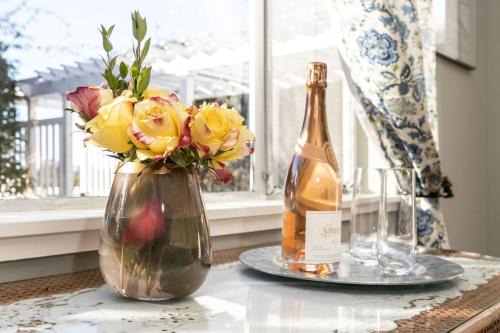 Half Moon Bay Casa | Charming Garden Cottage- steps to historic Old Town Half Moon Bay