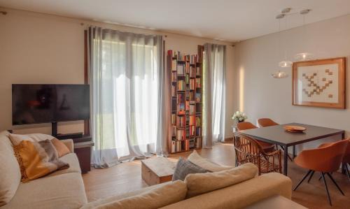 Como Apartamento | Charming Garden Hideaway in Como by Rent All Como