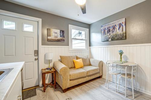 Geneva Apartamento | Charming Geneva Vacation Rental about 5 Mi to Lake!