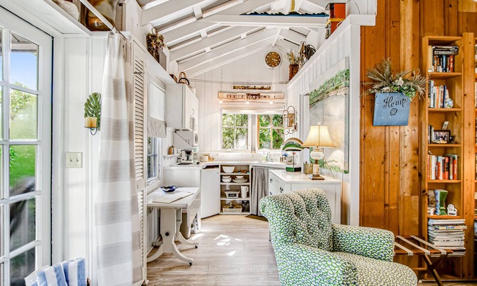 Saint Simons Island Apartamento | Charming Getaway w/ a Kitchenette & Free WiFi - Walk to the Beach