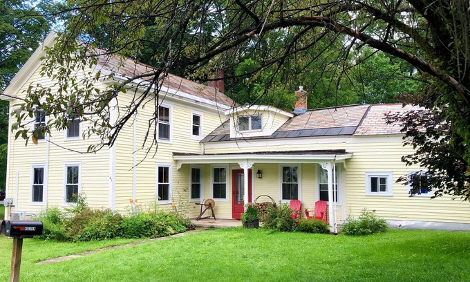 Wallingford Casa | Charming getaway cottage by the Green Mountains/Killington/Okemo in Vermont!