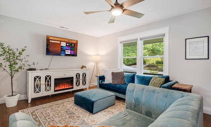 Weaverville Casa | Charming getaway in Weaverville! Great location!