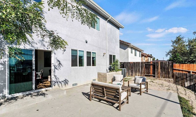 Sylmar Casa | Charming Getaway on Apple Grove Ln