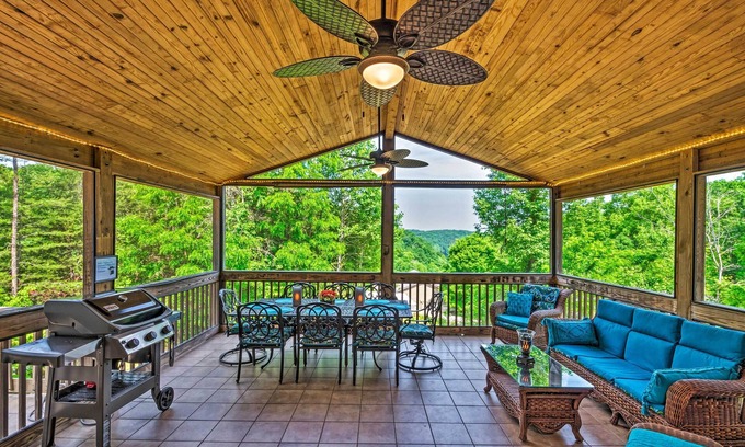Albany Casa | Charming Getaway w/ Lake Cumberland Views!
