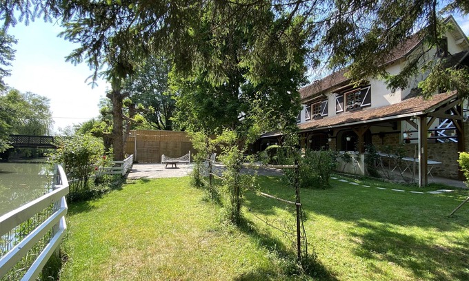 Guerard Casa | Charming Gîte/Guinguette, by the River