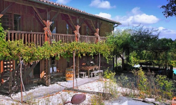 Montreal Cabaña | CASA CON ENCANTO EN LAS VINAS CON GRAN PISCINA PRIVADA