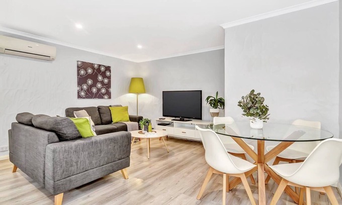 Glenelg North Apartamento | Charming Glenelg Stay Walking Distance to Beach