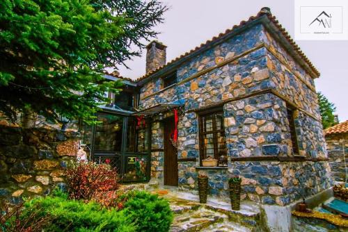 Aghios Athanasios Chalet De Esquí | Charming 3-storey Loft with fireplace