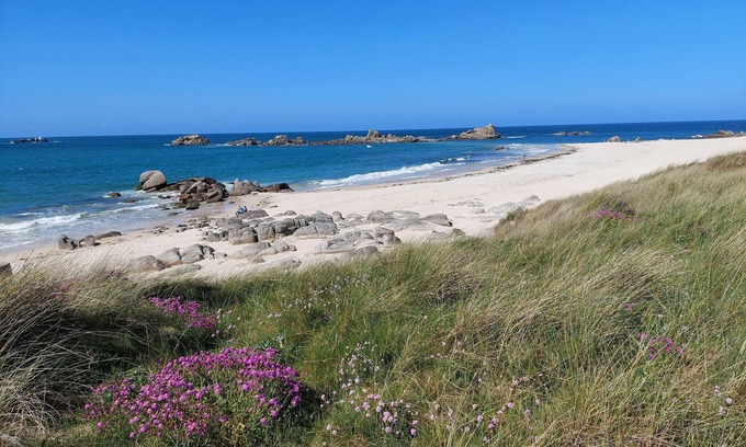 Saint-Pol-de-Leon Cabaña | Encantadora casa de campo de piedra de granito entre la tierra y el mar