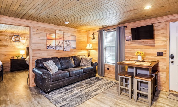 Grand Rivers Condominio | Charming Grand Rivers Getaway - 1/2 Mi to Downtown