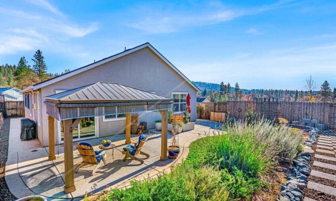Grass Valley Casa | Charming Grass Valley Haven--Contemporary Comfort with a local touch of Elegance