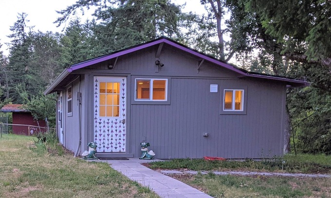 Eugene Cabaña | Charming Guest Cottage in the Country