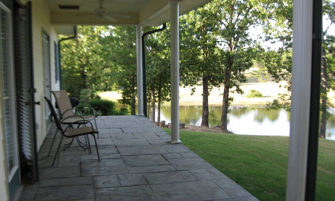 Calhoun County Cabaña | Encanto Cottage Guest - Very Private-25 minutos de Oxford