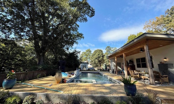 Oakhurst Villa | Charming guesthouse in Atlanta near East Lake Golf Course w/ hottub & pool