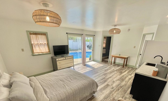 Cambridge Cabaña | Charming Guesthouse w/ Pool in Historic Cambridge