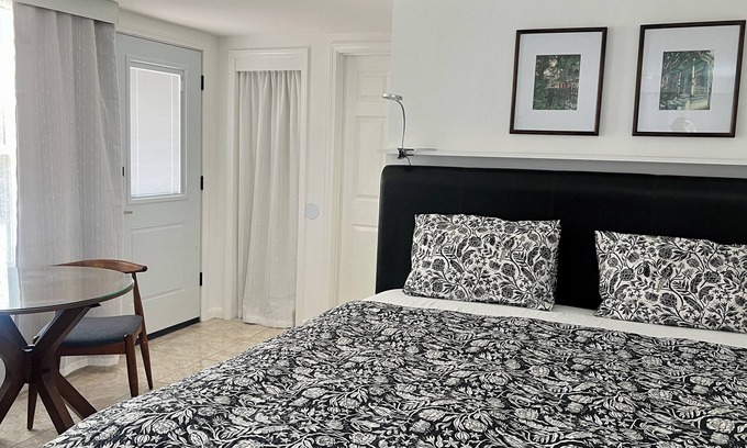 Arabi Casa | Charming guesthouse with private backyard just 3 doors down from New Orleans.