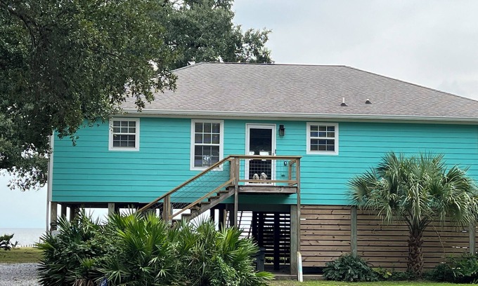 Ocean Springs Casa | Charming Gulf Front pet-friendly 2-bedroom house in Ocean Springs with WiFi
