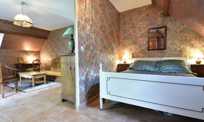 Faverolles Casa | Charming holiday home with pool and pond