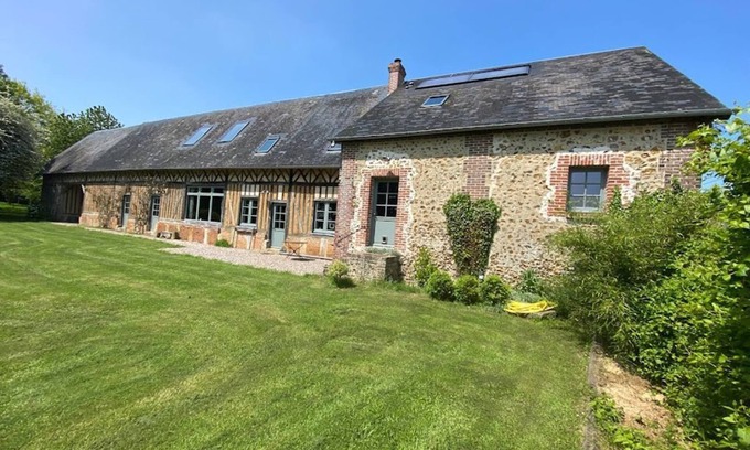 Meulles Casa | Charming half-timbered ancient barn in Normandy