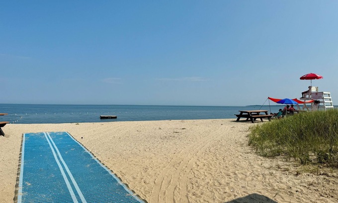 Clearwater Beach Casa | Charming Hamptons Beach Cottage
