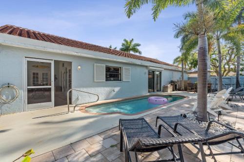 Bonita Springs Casa | Charming Heated Pool Home - 3 miles to the Beach, Pet and Family Friendly -Available Year Round!