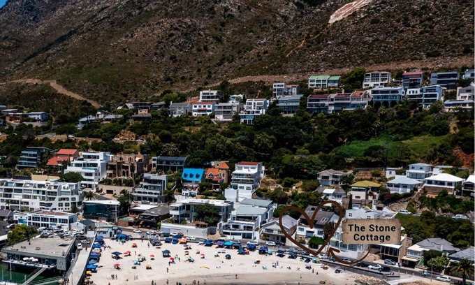 Mountainside Cabaña | Charming Heritage Cottage, sleeps 2 - Opposite Bikini Beach